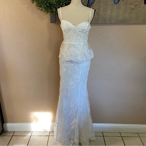 NWOT Lulus Eternal Passion White Lace Bustier Peplum Mermaid Maxi Dress - Picture 2 of 8